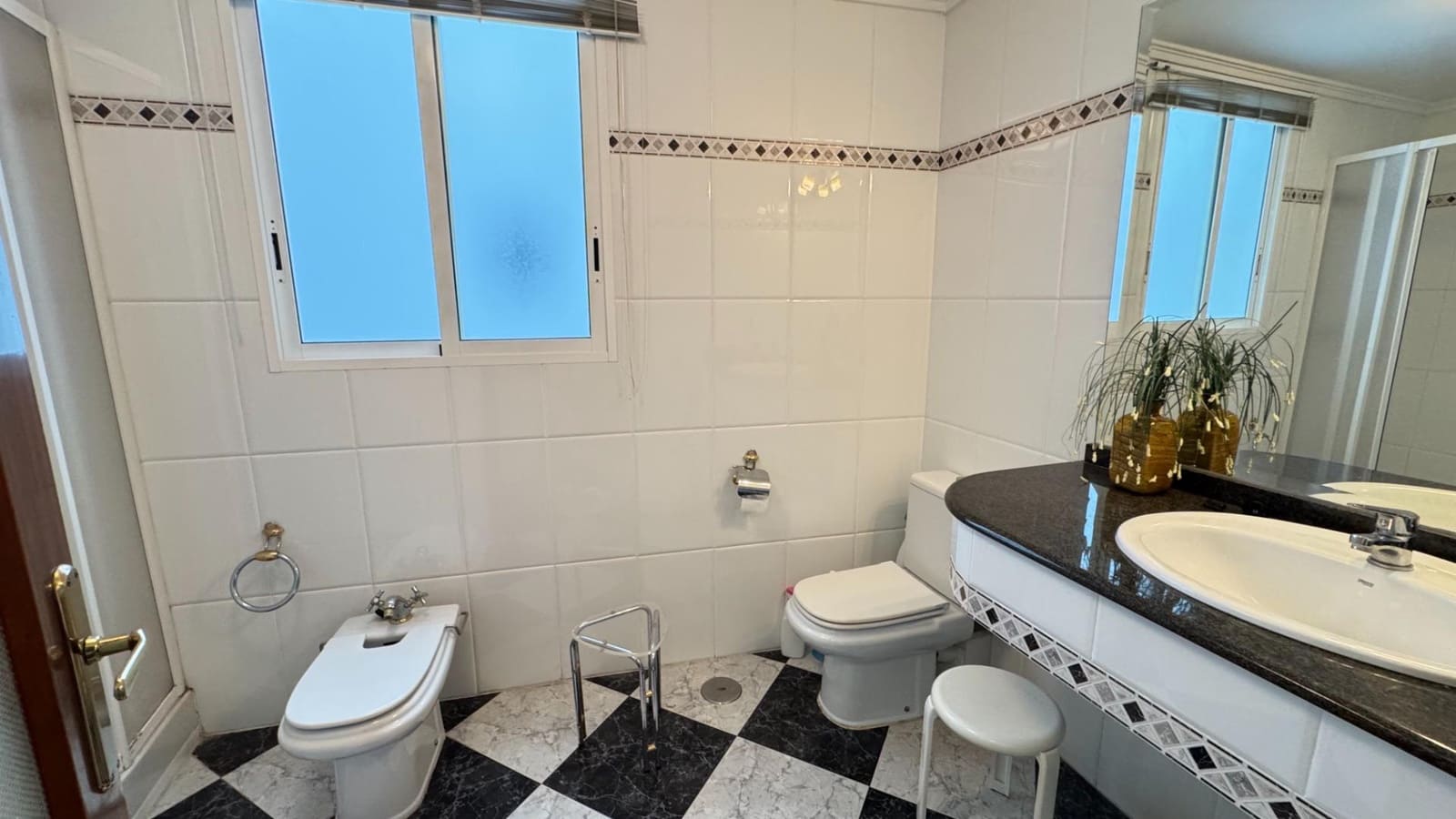 4 makuuhuone Huoneisto vuokrattavana paikassa Alicante kaupunki - 350 € (Ref: 8710687)