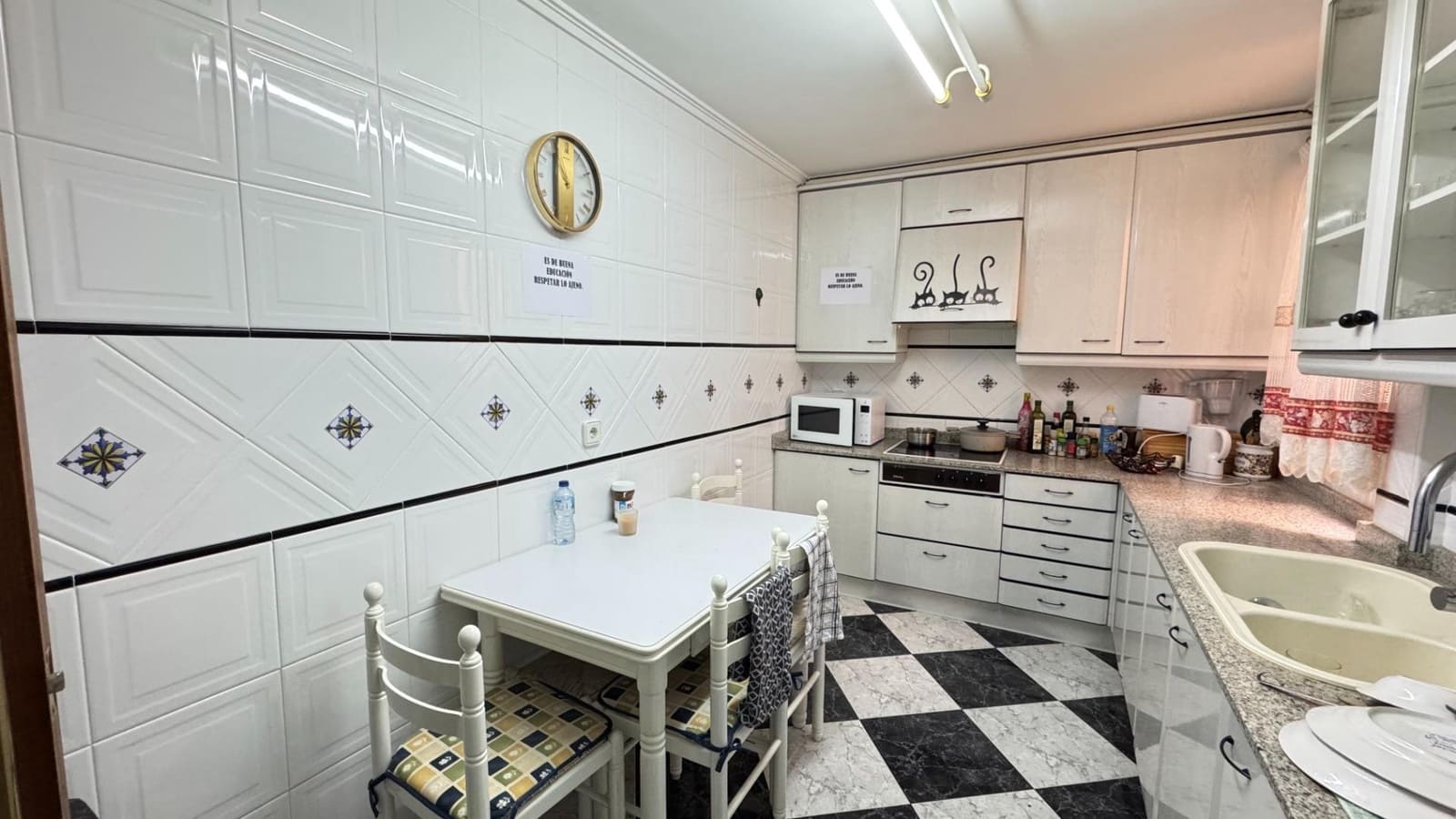 4 makuuhuone Huoneisto vuokrattavana paikassa Alicante kaupunki - 350 € (Ref: 8710687)