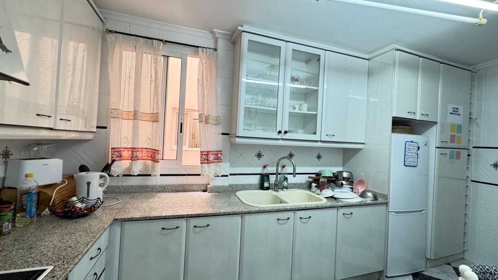 4 makuuhuone Huoneisto vuokrattavana paikassa Alicante kaupunki - 350 € (Ref: 8710687)