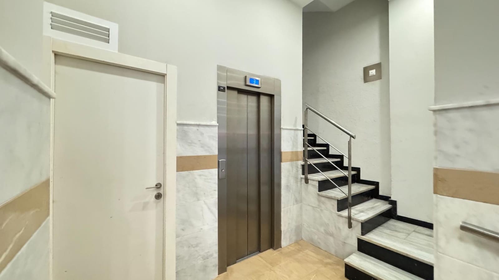 4 makuuhuone Huoneisto vuokrattavana paikassa Alicante kaupunki - 350 € (Ref: 8710687)