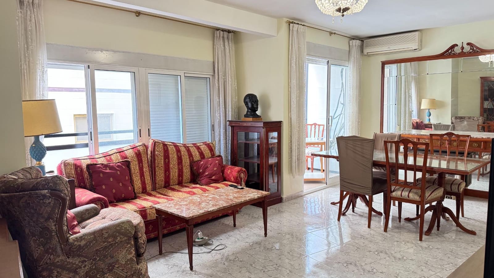 4 makuuhuone Huoneisto vuokrattavana paikassa Alicante kaupunki - 350 € (Ref: 8710687)