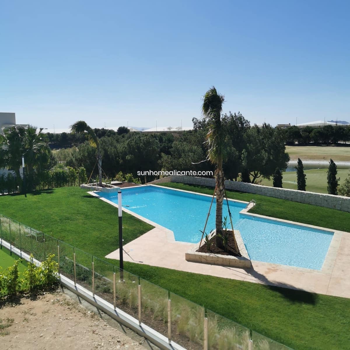 Piso de 2 habitaciones en Pinar de Campoverde en venta con piscina garaje - 244.900 € (Ref: 8710709)