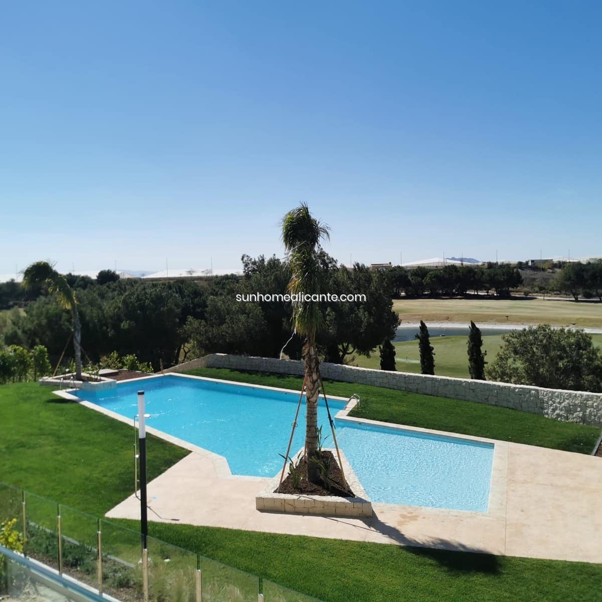 Piso de 2 habitaciones en Pinar de Campoverde en venta con piscina garaje - 244.900 € (Ref: 8710709)