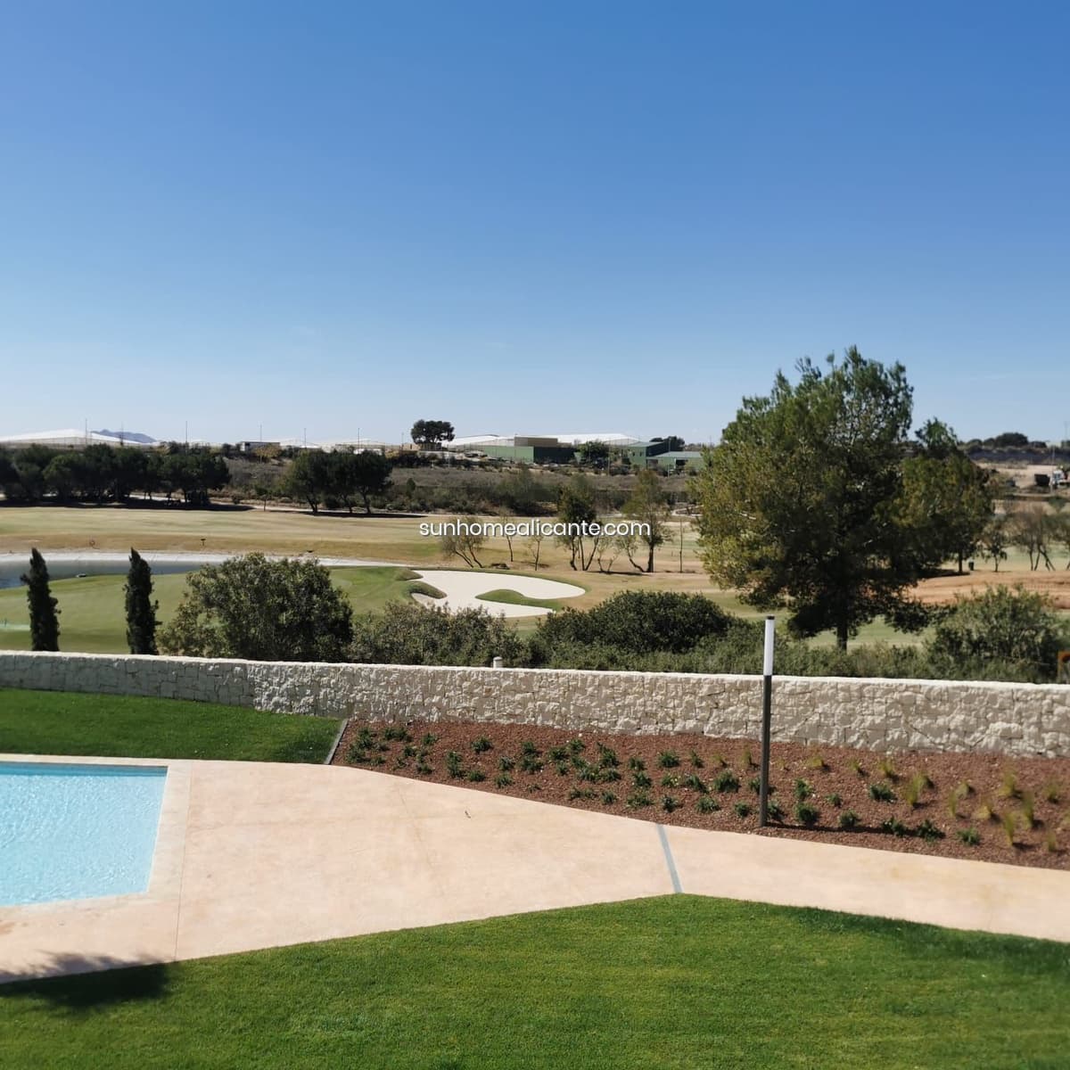 Piso de 2 habitaciones en Pinar de Campoverde en venta con piscina garaje - 244.900 € (Ref: 8710709)