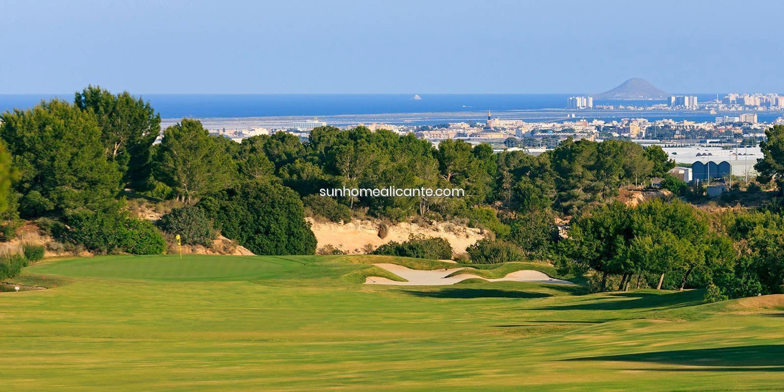 Piso de 2 habitaciones en Pinar de Campoverde en venta con piscina garaje - 244.900 € (Ref: 8710709)