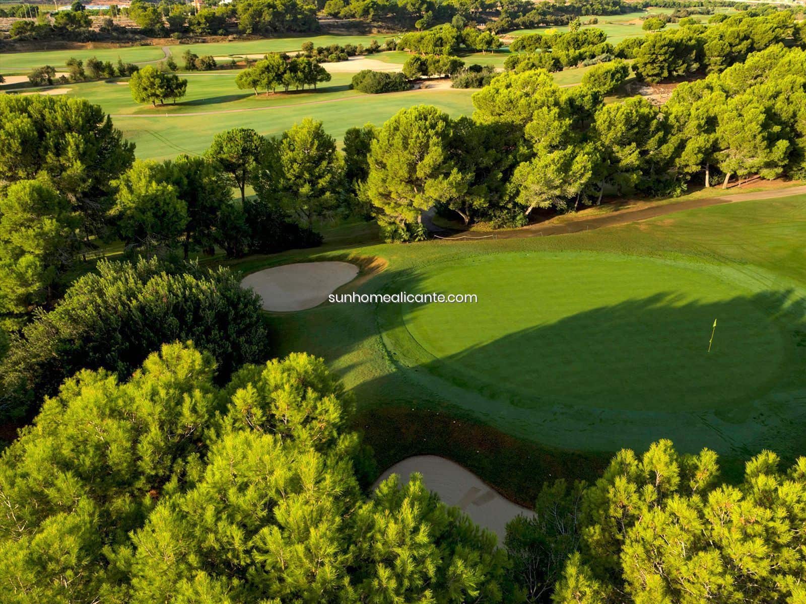 Piso de 2 habitaciones en Pinar de Campoverde en venta con piscina garaje - 244.900 € (Ref: 8710709)