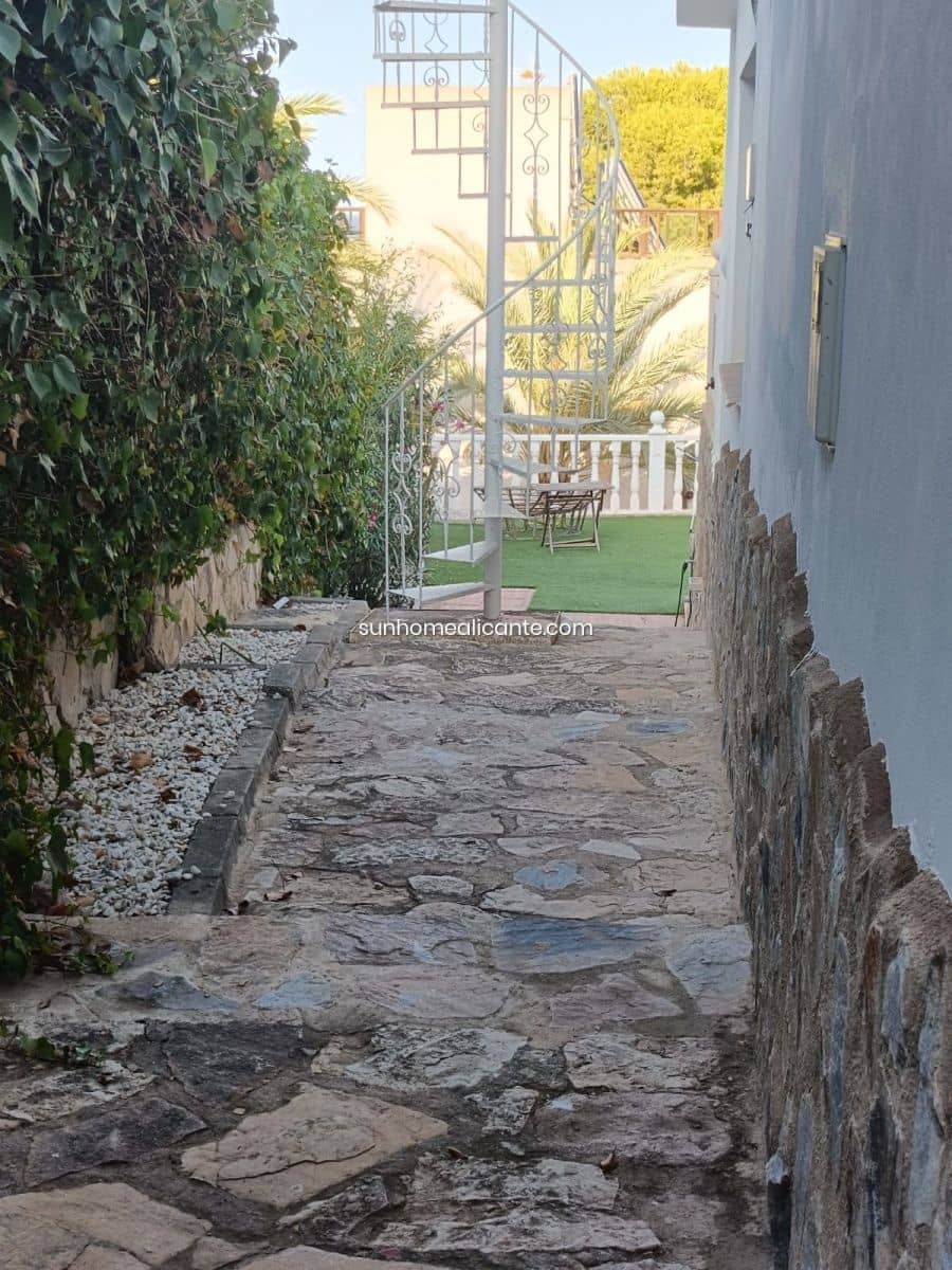 3 bedroom Villa for sale in El Campello with pool garage - € 475,000 (Ref: 8752607)