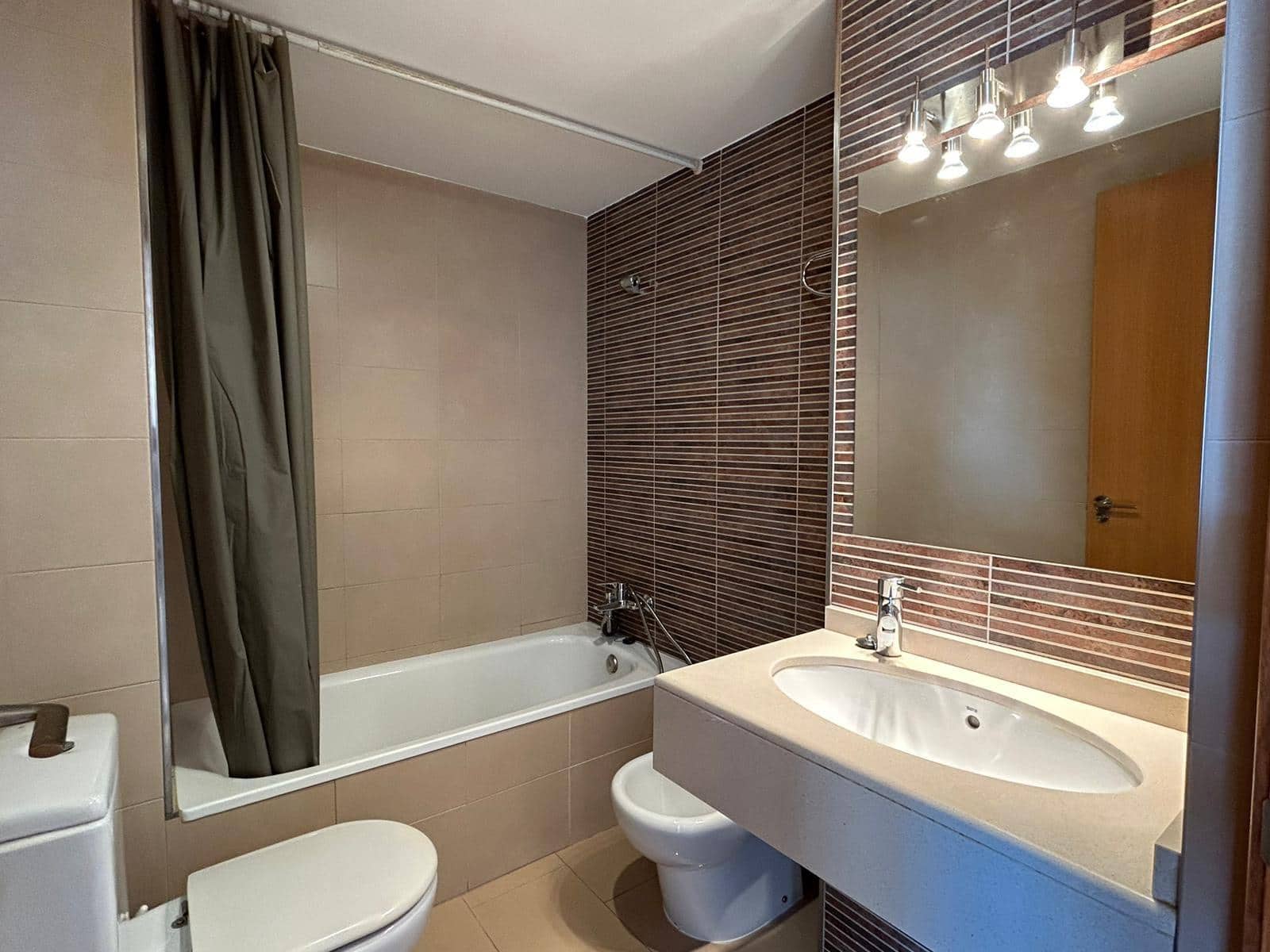 1 bedroom Flat for sale in Alicante / Alacant city with pool - € 312,500 (Ref: 8847491)