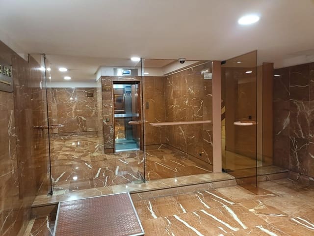 Piso de 4 habitaciones en Alicante / Alacant ciudad en venta - 413.000 € (Ref: 8881823)