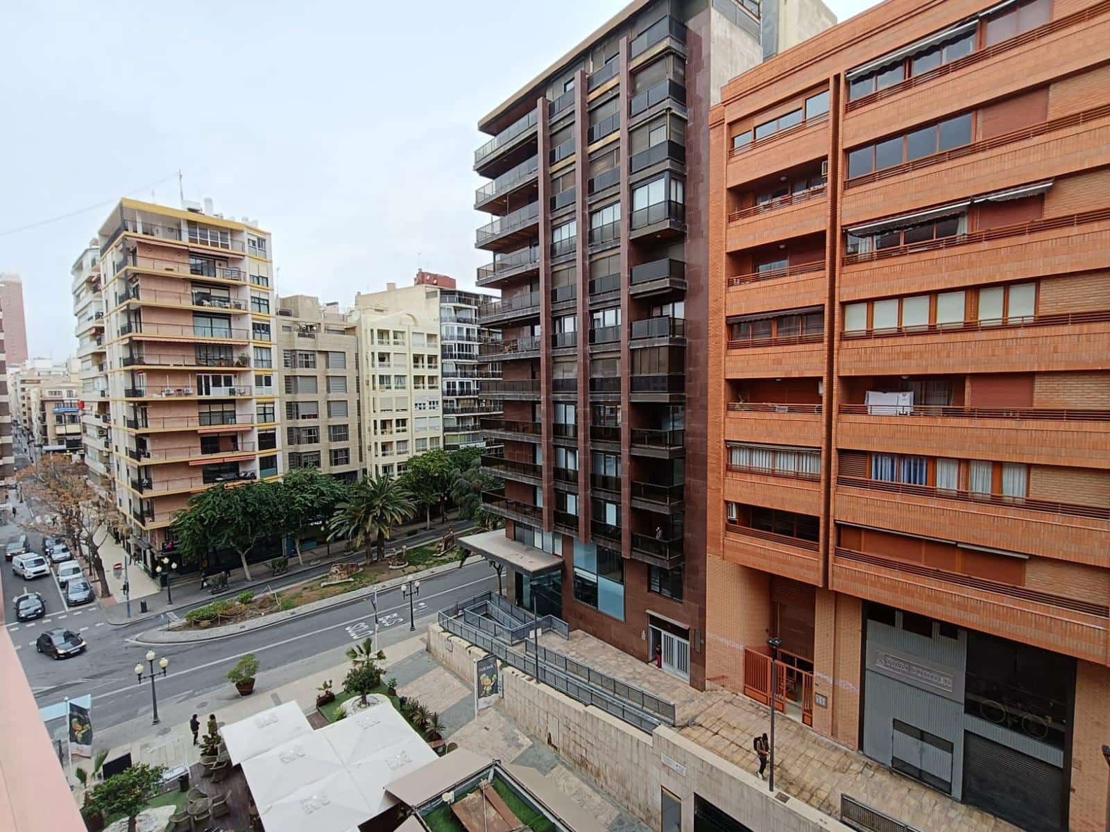 Piso de 4 habitaciones en Alicante / Alacant ciudad en venta - 413.000 € (Ref: 8881823)