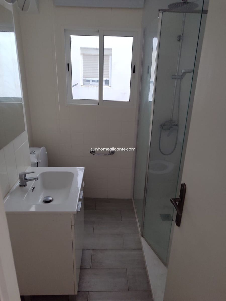 3 soveværelse Lejlighed til leje i Alicante by - € 1.200 (Ref: 9236911)