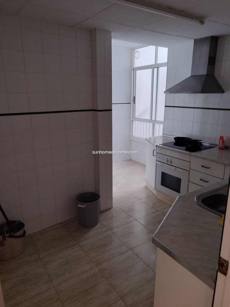 3 soveværelse Lejlighed til leje i Alicante by - € 1.200 (Ref: 9236911)