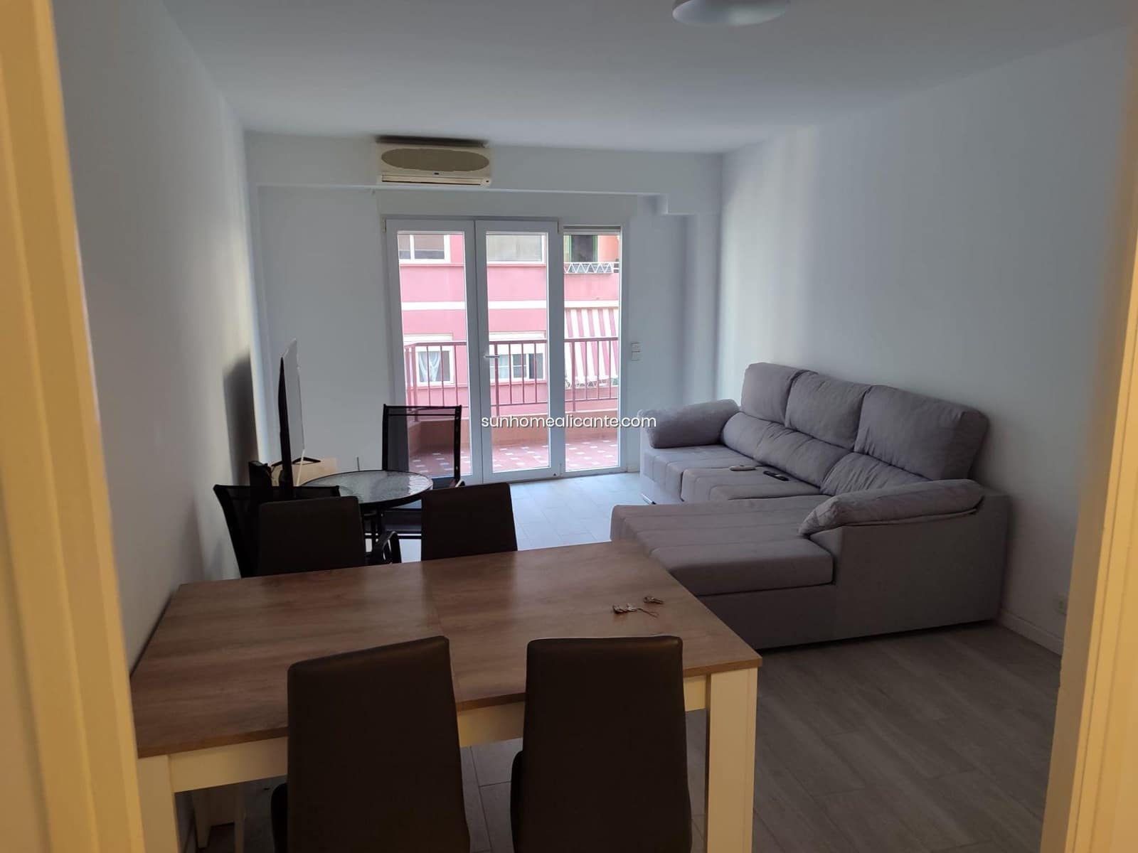 3 soveværelse Lejlighed til leje i Alicante by - € 1.200 (Ref: 9236911)