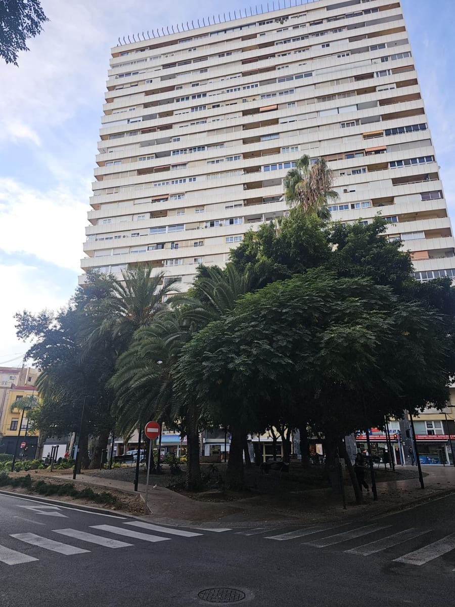 3 soveværelse Lejlighed til salg i Alicante by - € 290.000 (Ref: 9349574)