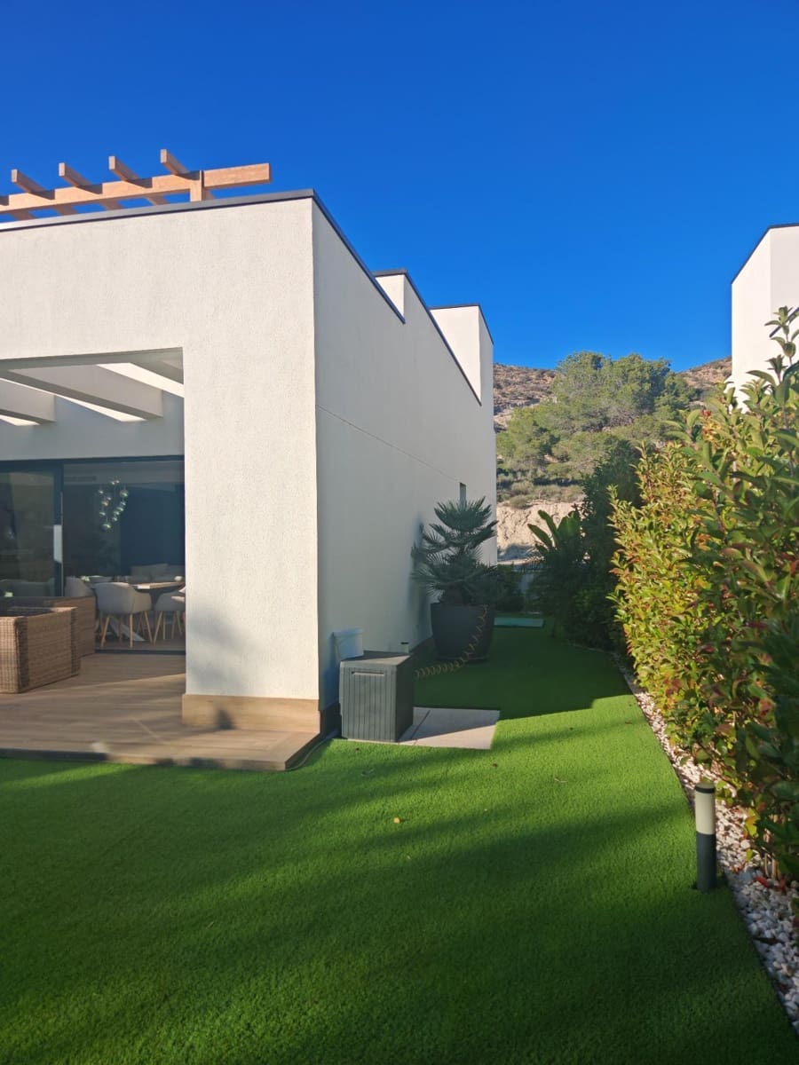 5 soveværelse Villa til salg i Monforte del Cid med swimmingpool - € 714.000 (Ref: 9441380)