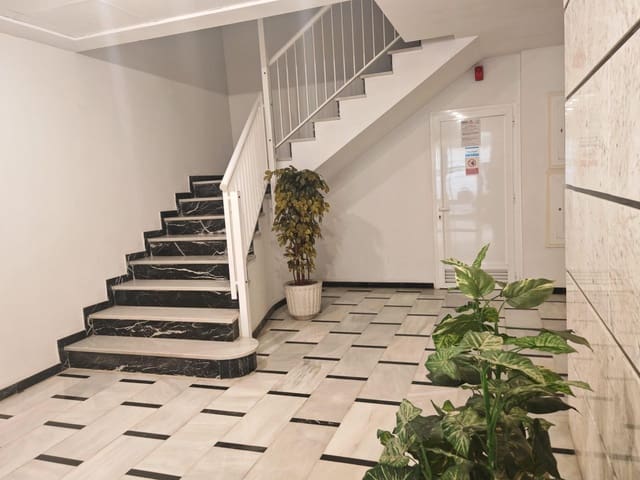 1 bedroom Flat for sale in Centro, Santa Pola with garage - € 150,000 (Ref: 9446357)