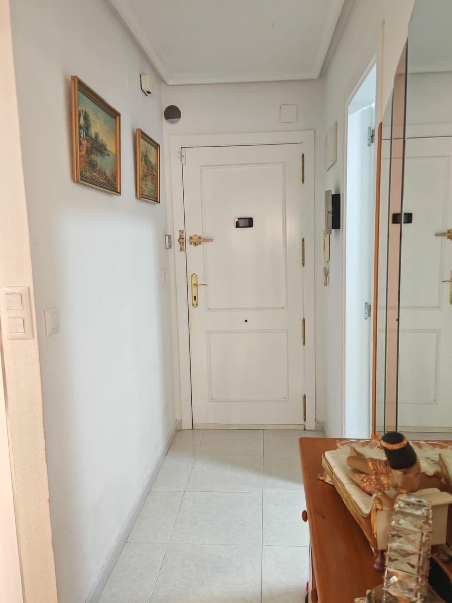 1 bedroom Flat for sale in Santa Pola with garage - € 150,000 (Ref: 9446357)