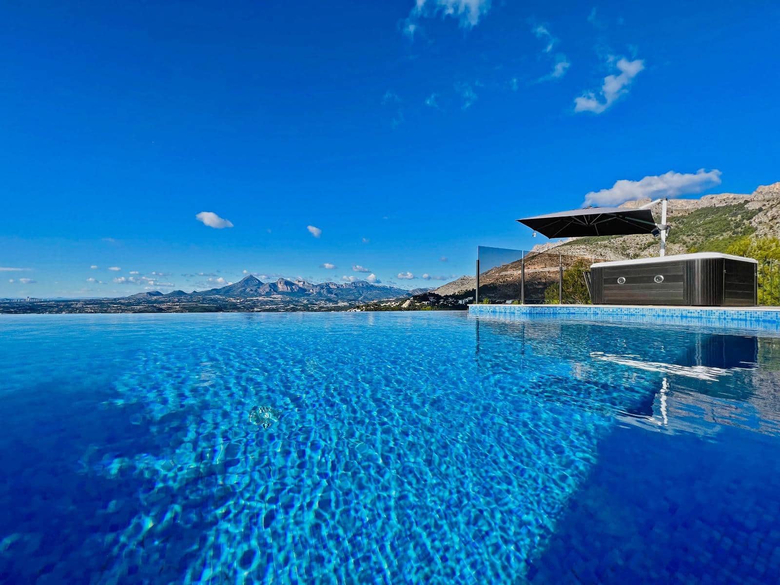 Chalet de 6 habitaciones en Altea en venta con garaje - 2.450.000 € (Ref: 9451650)