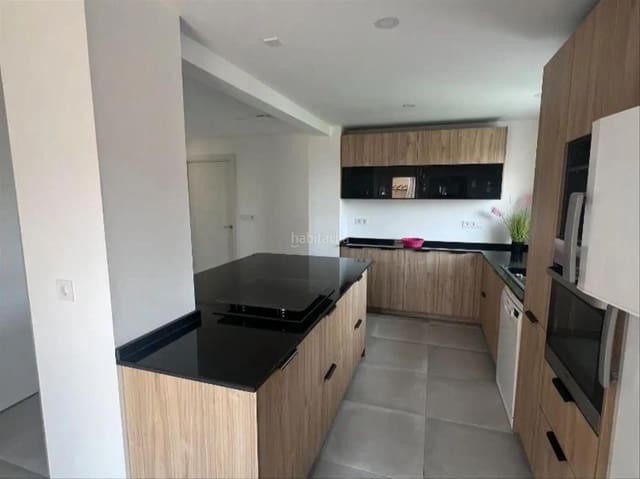 Chalet de 5 habitaciones en El Campello en venta con garaje - 649.000 € (Ref: 9452790)