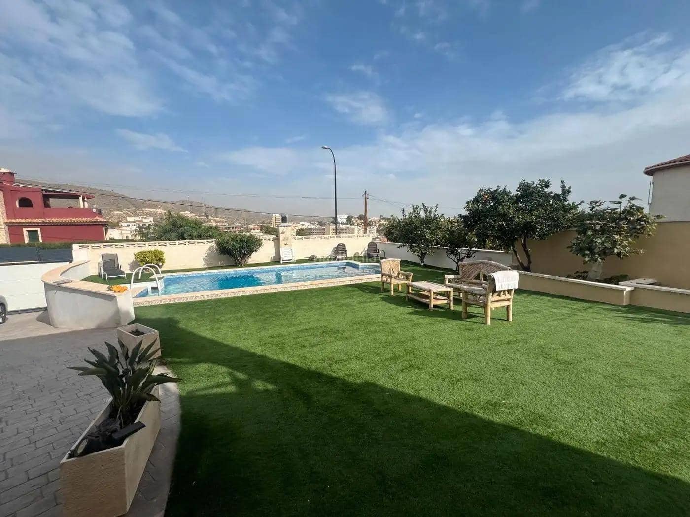 Chalet de 5 habitaciones en El Campello en venta con garaje - 649.000 € (Ref: 9452790)