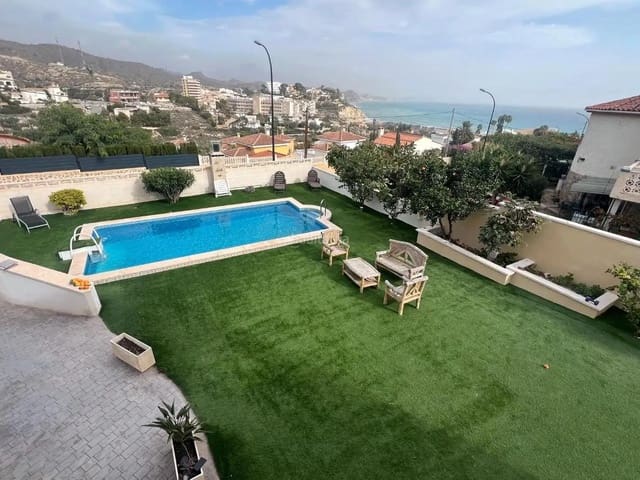 Chalet de 5 habitaciones en El Campello en venta con garaje - 649.000 € (Ref: 9452790)