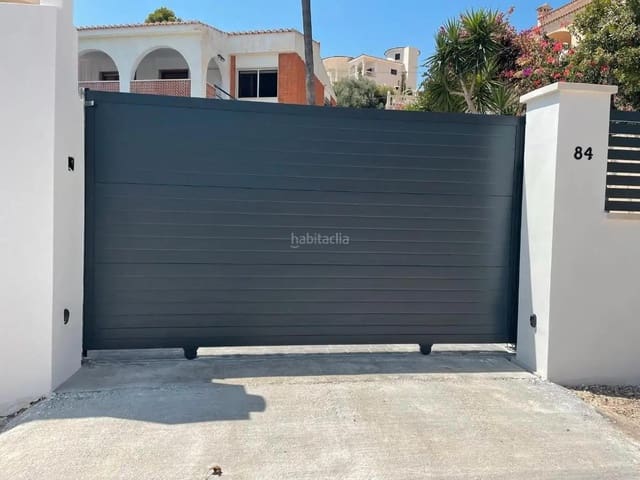 Chalet de 5 habitaciones en El Campello en venta con garaje - 649.000 € (Ref: 9452790)