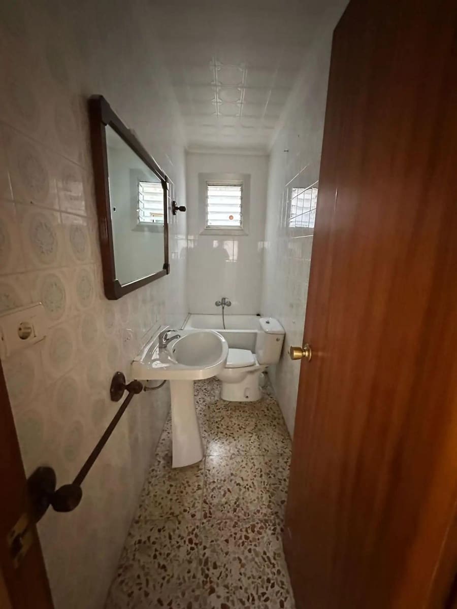 5 bedroom Flat for sale in Elche / Elx - € 165,000 (Ref: 9497218)