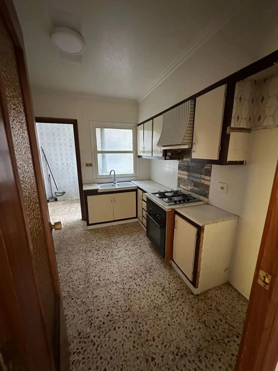 5 bedroom Flat for sale in Elche / Elx - € 165,000 (Ref: 9497218)