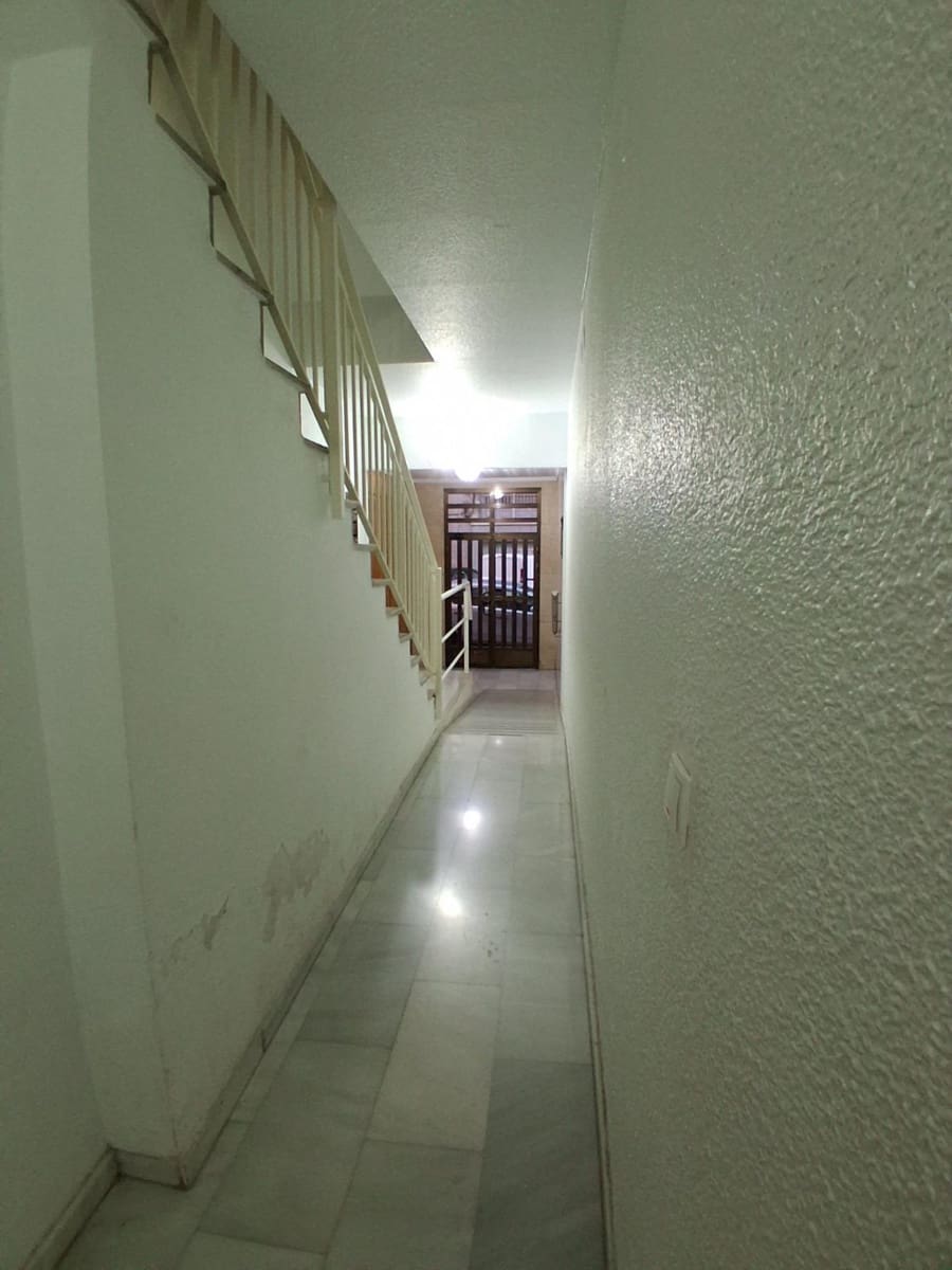 5 bedroom Flat for sale in Elche / Elx - € 165,000 (Ref: 9497218)