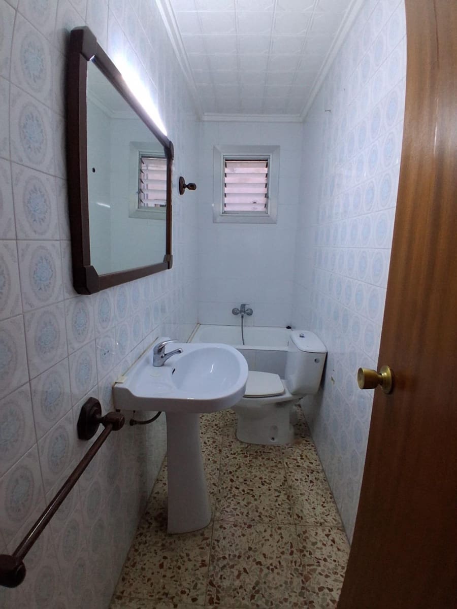 5 bedroom Flat for sale in Elche / Elx - € 165,000 (Ref: 9497218)