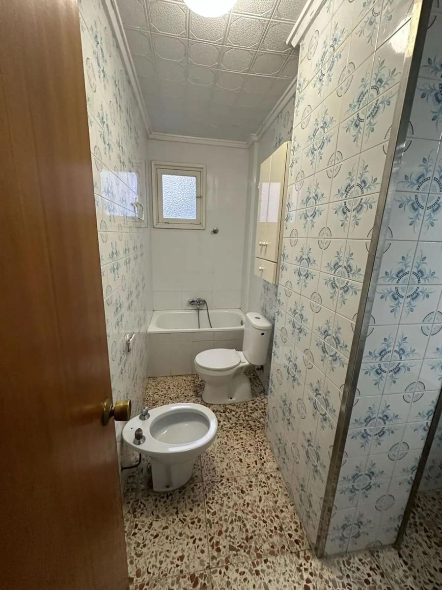 5 bedroom Flat for sale in Elche / Elx - € 165,000 (Ref: 9497218)