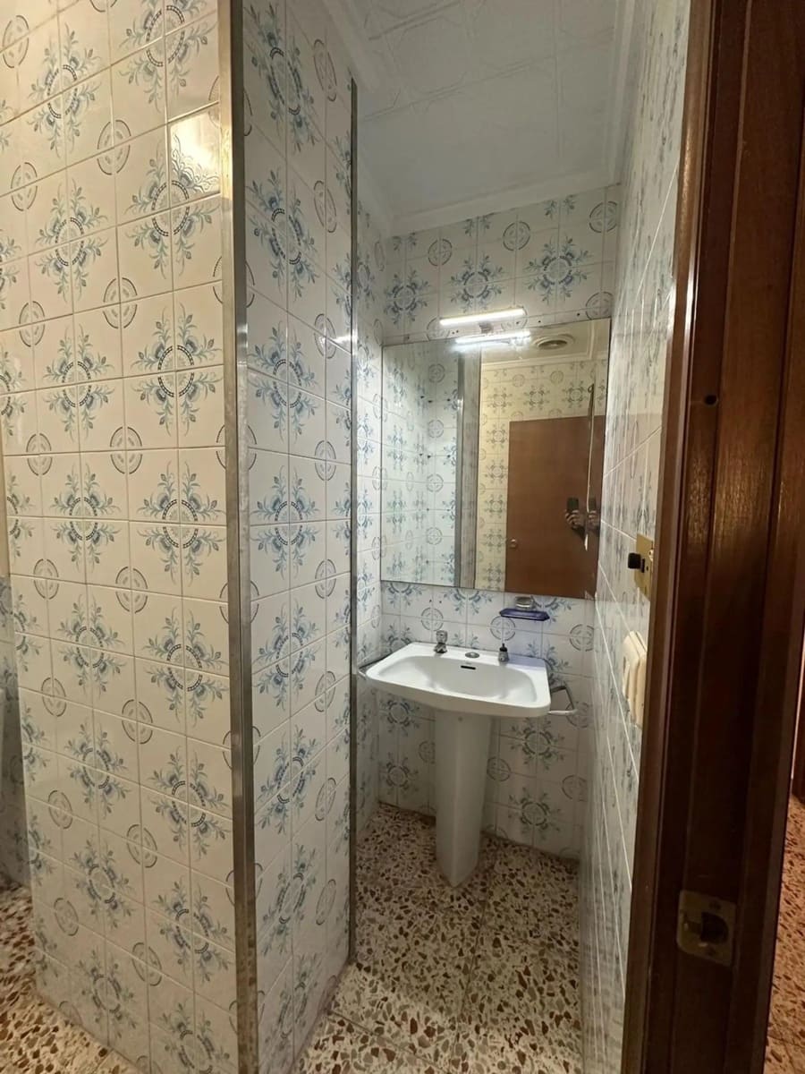 5 bedroom Flat for sale in Elche / Elx - € 165,000 (Ref: 9497218)