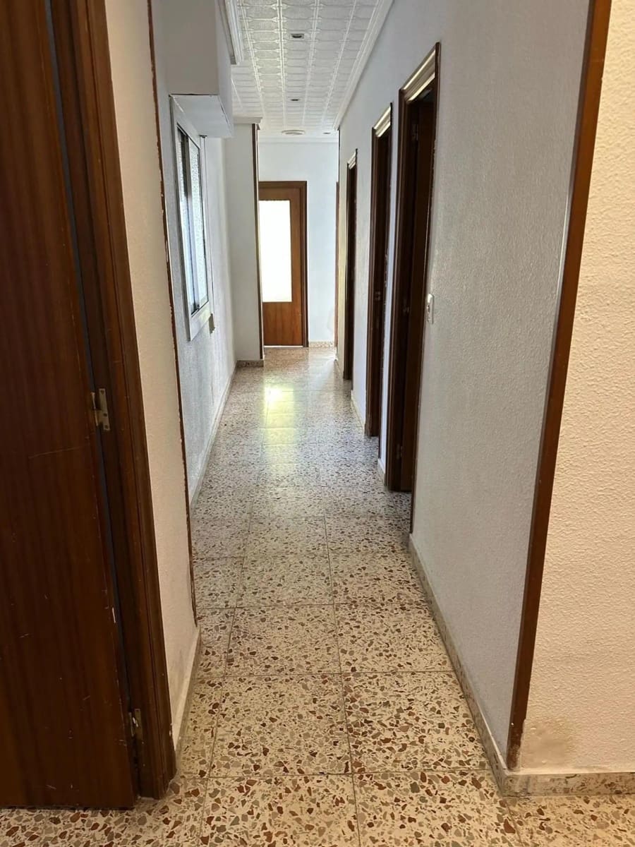 5 bedroom Flat for sale in Elche / Elx - € 165,000 (Ref: 9497218)