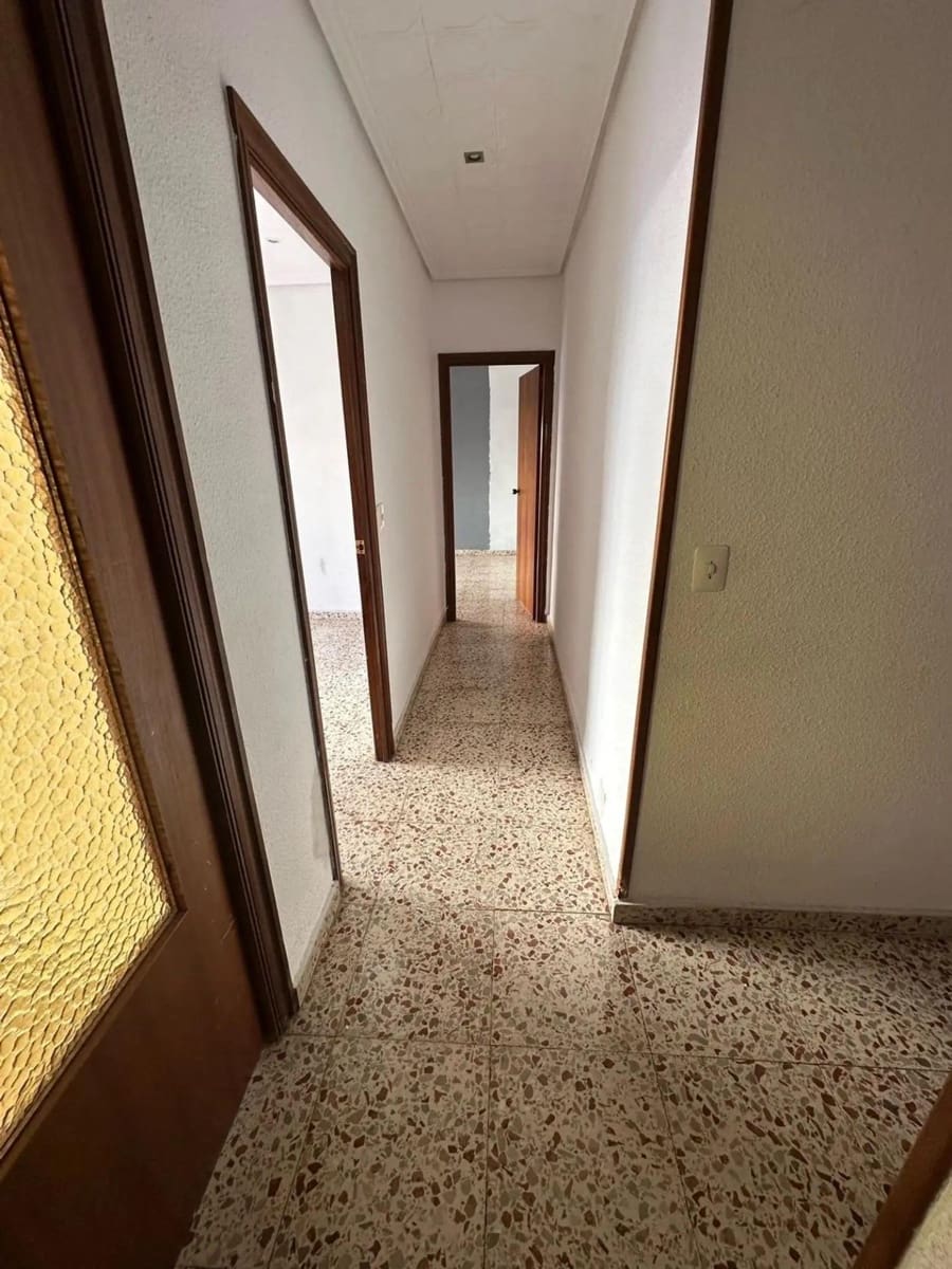 5 bedroom Flat for sale in Elche / Elx - € 165,000 (Ref: 9497218)