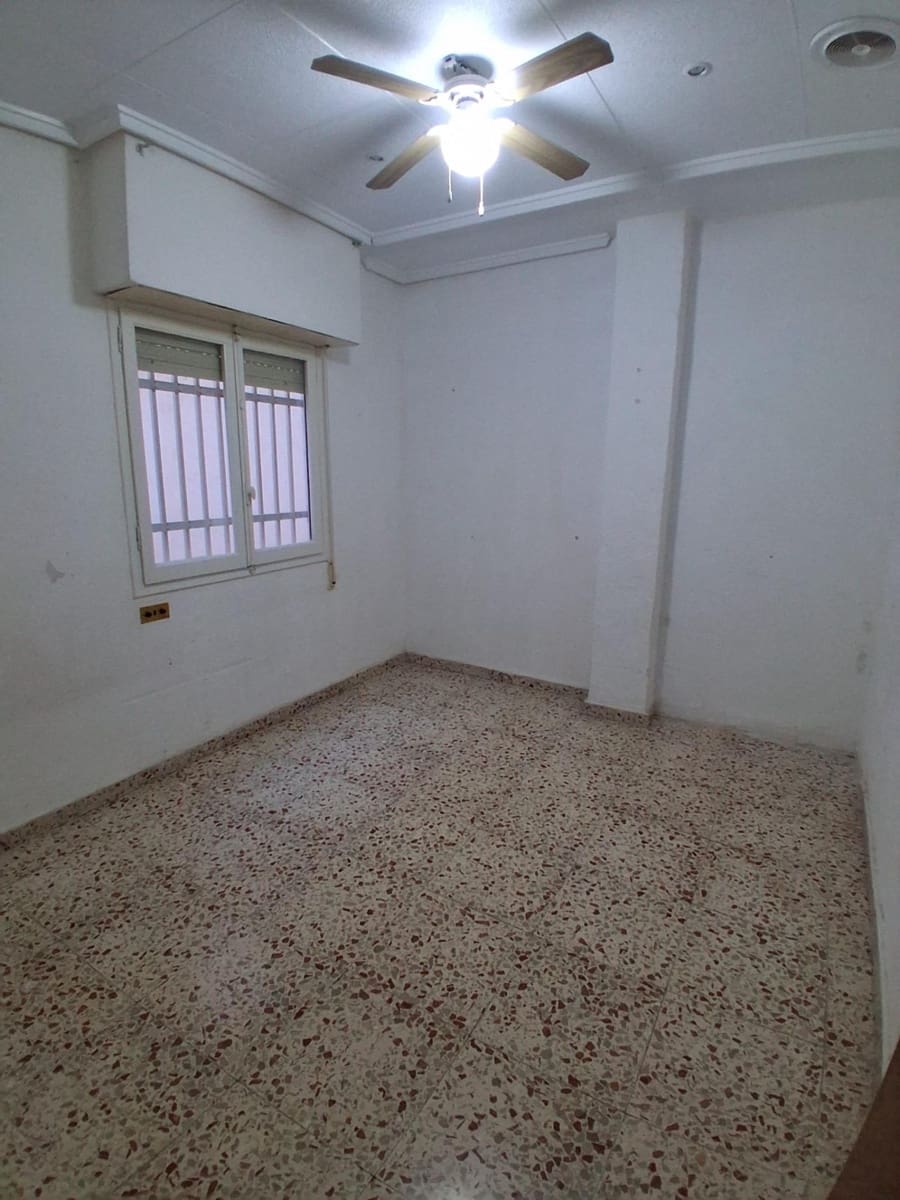 5 bedroom Flat for sale in Elche / Elx - € 165,000 (Ref: 9497218)
