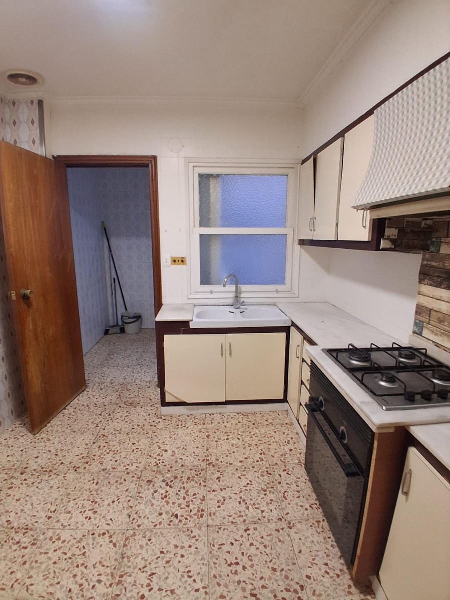 5 bedroom Flat for sale in Elche / Elx - € 165,000 (Ref: 9497218)