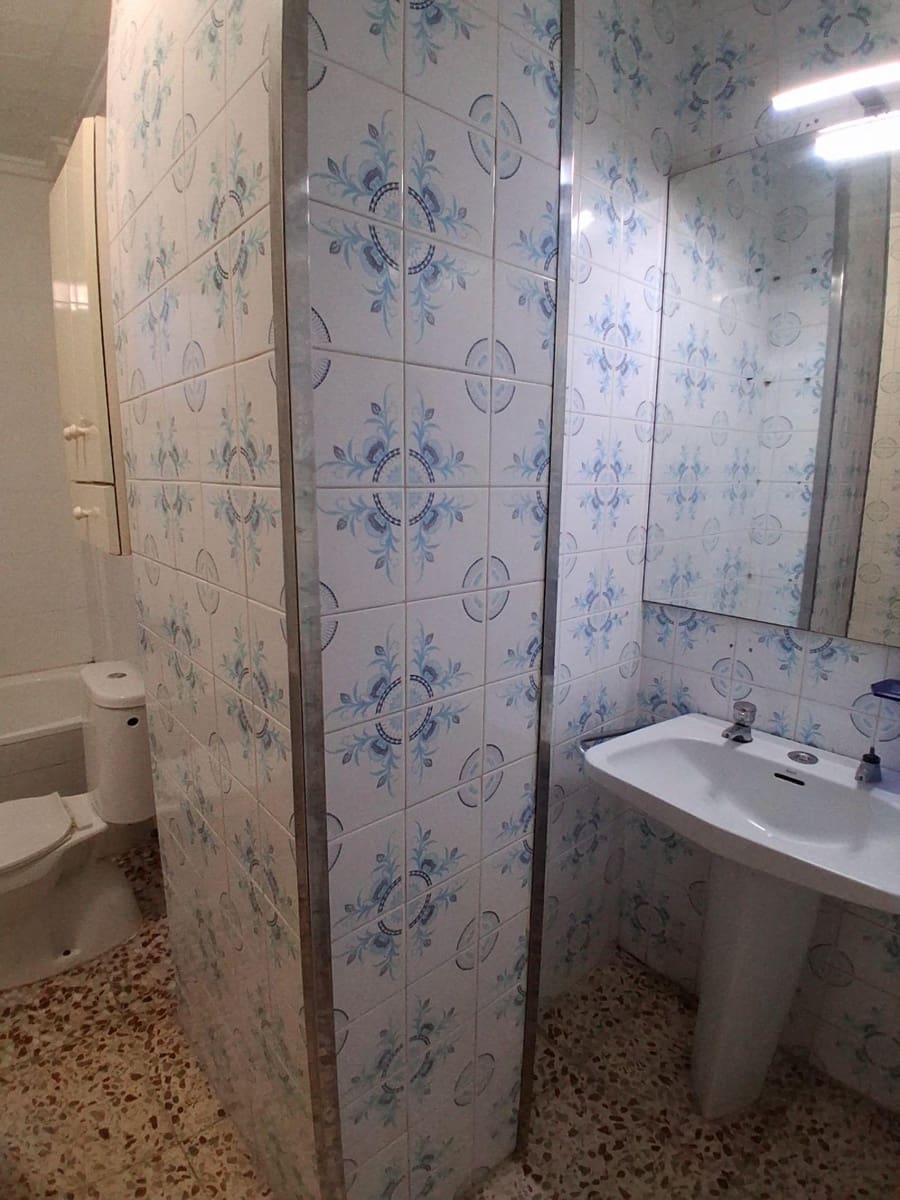 5 bedroom Flat for sale in Elche / Elx - € 165,000 (Ref: 9497218)