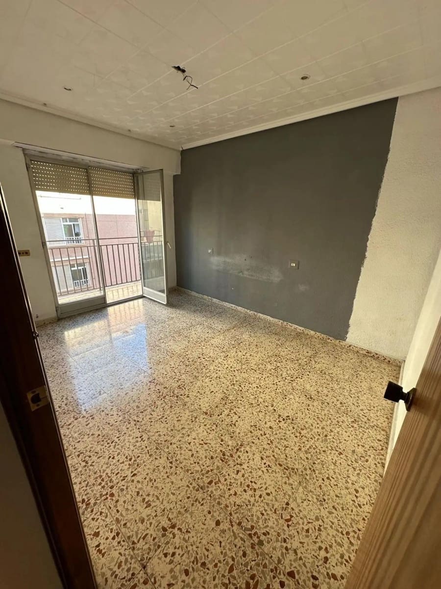 5 bedroom Flat for sale in Elche / Elx - € 165,000 (Ref: 9497218)