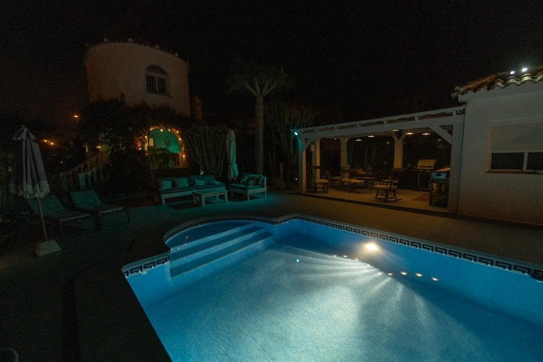 4 sovrum Villa till salu i La Siesta med pool - 495 000 € (Ref: 9541118)