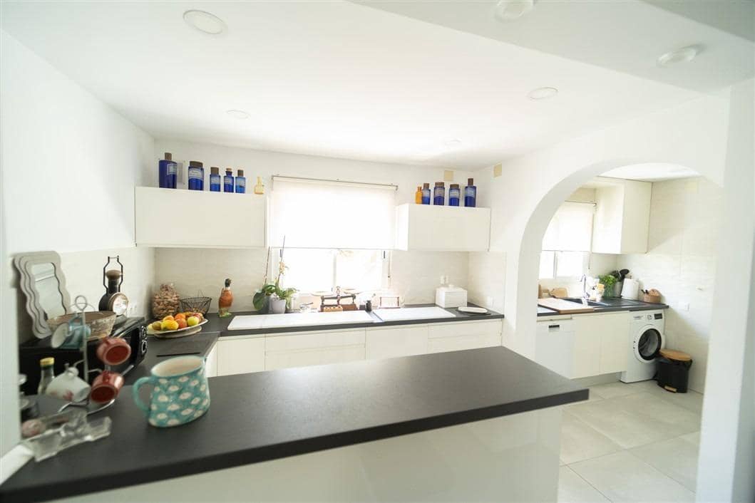 4 sovrum Villa till salu i La Siesta med pool - 495 000 € (Ref: 9541118)