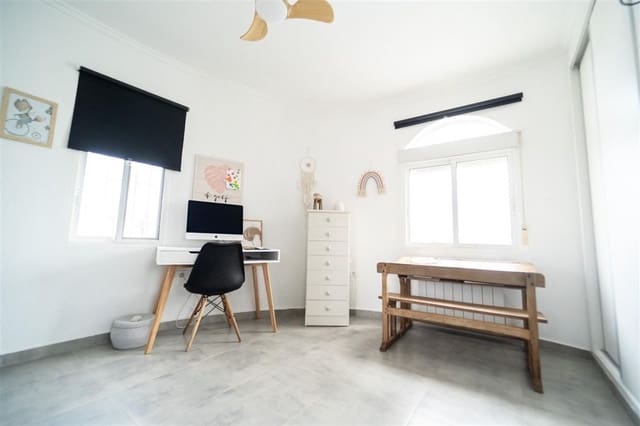 4 sovrum Villa till salu i La Siesta, Torrevieja med pool - 495 000 € (Ref: 9541118)