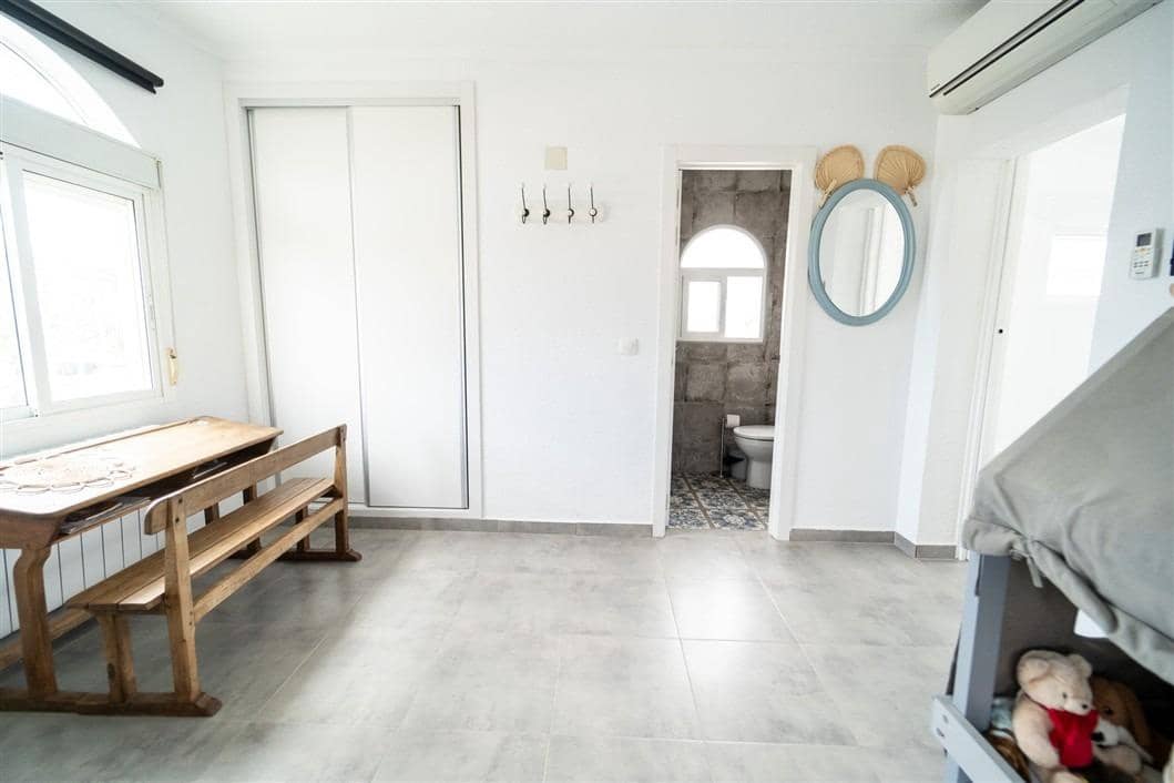 4 sovrum Villa till salu i La Siesta med pool - 495 000 € (Ref: 9541118)