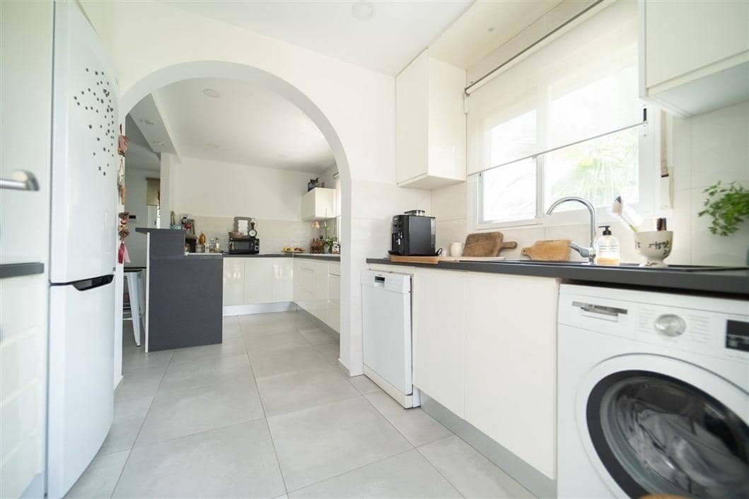 4 sovrum Villa till salu i La Siesta med pool - 495 000 € (Ref: 9541118)