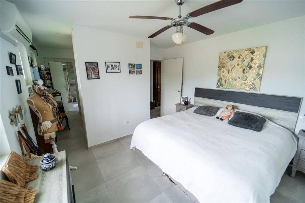 4 sovrum Villa till salu i La Siesta med pool - 495 000 € (Ref: 9541118)