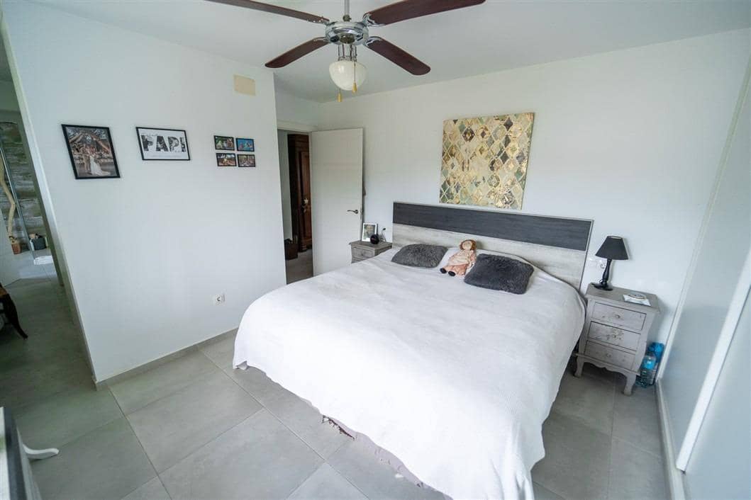 4 sovrum Villa till salu i La Siesta med pool - 495 000 € (Ref: 9541118)