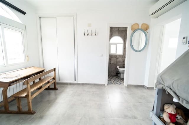 4 sovrum Villa till salu i La Siesta, Torrevieja med pool - 495 000 € (Ref: 9541118)