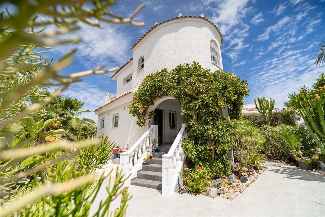 4 sovrum Villa till salu i La Siesta med pool - 495 000 € (Ref: 9541118)