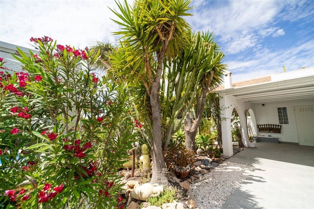 4 sovrum Villa till salu i La Siesta med pool - 495 000 € (Ref: 9541118)