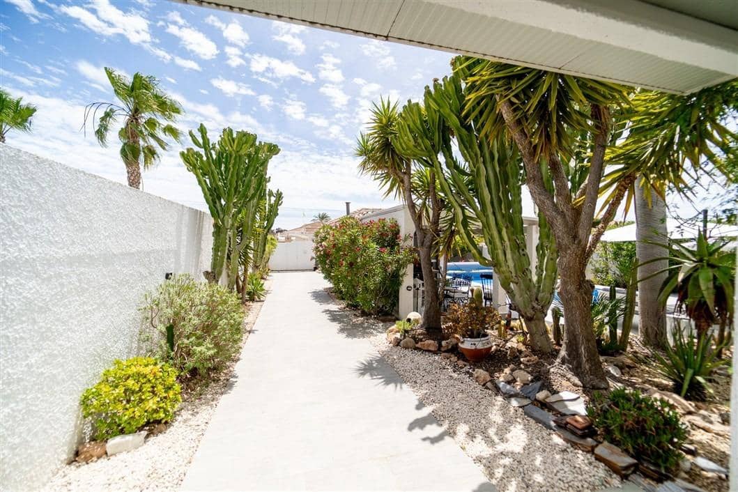 4 sovrum Villa till salu i La Siesta med pool - 495 000 € (Ref: 9541118)