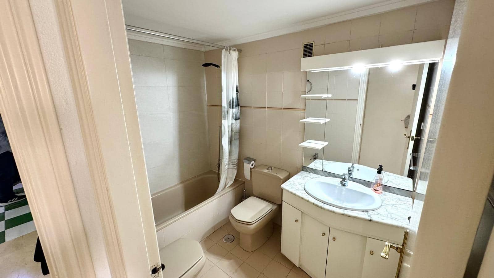 4 slaapkamer Appartement te huur in Alicante stad met garage - € 1.300 (Ref: 9608099)